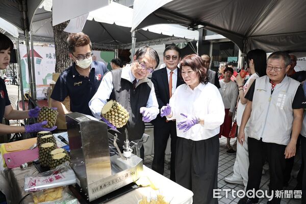▲「味聚府城 漫食台南」優質農產展售活動在遠百嘉義登場，集結15家台南在地農特產品業者跨縣市展售。（記者林東良翻攝，下同）