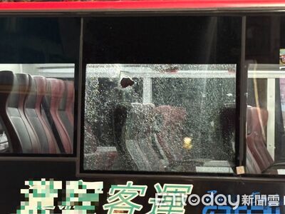 抓到了！高雄公車停紅燈傳爆炸聲　水電工認「壓力大」石頭砸車