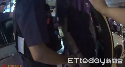賓士男中和違停吃宵夜遭盤查　副駕友人是通緝犯...又被搜出毒品