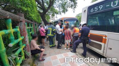 快訊／士林嚴重車禍！小巴士追撞公車　8乘客受傷送醫