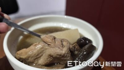 打破傳統台味！男饕廚房「鐵板香煎x極致燉湯」復刻台式阿嬤味
