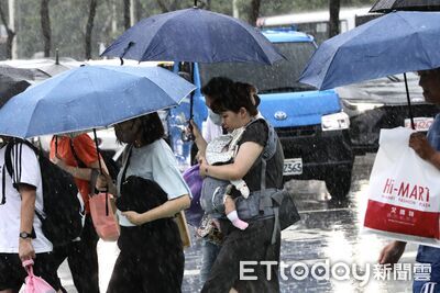 明天有短暫陣雨 杜鵑颱風估明晨生成