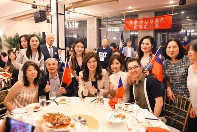 揭鄭麗文訪美身旁坐中共統戰部官員　吳欣岱：搭橋讓中共走進台灣？