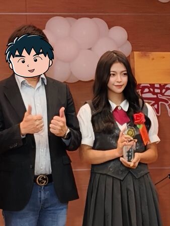 ▲國光女神Lala女兒超正，高中畢業啦。（圖／翻攝臉書）
