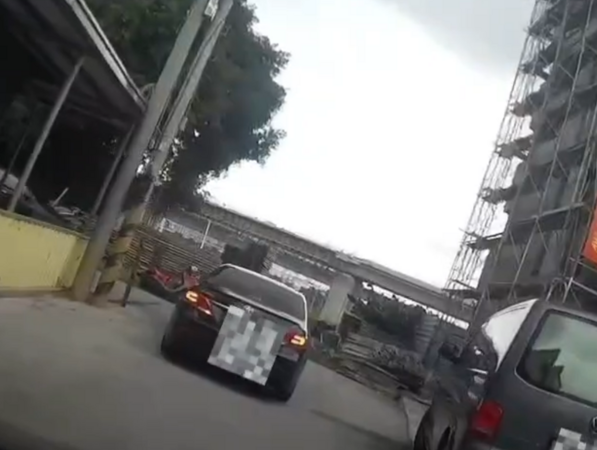 ▲毒駕男倒車輾斷所長雙腿。（圖／民眾提供）