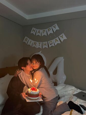 ▲▼愛莉莎莎曬交往前首張合照「他超級害羞」　男友加碼獻吻互動放閃。（圖／翻攝自Instagram／king.tou.1）