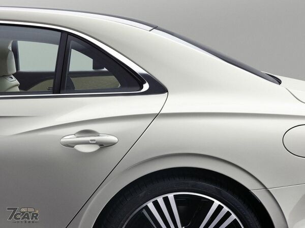 手工奢華與超跑血統再進化　全新第四代 Bentley Flying Spur S 正式登場