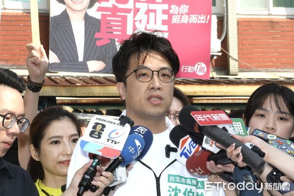 ▲▼沈伯洋社子市場掃街拜票 。（圖／記者劉耿豪攝）