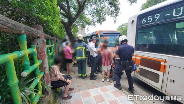 ▲▼             士林公車與小巴士發生追撞，共8人受傷送醫。（圖／記者黃彥傑攝，下同）