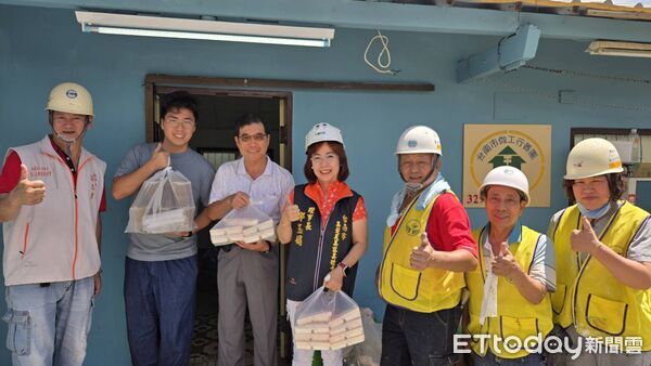 ▲台南市政府勞工局結合做工行善團及工會志工，協助官田區93歲弱勢長者完成住家修繕。（記者林東良翻攝，下同）