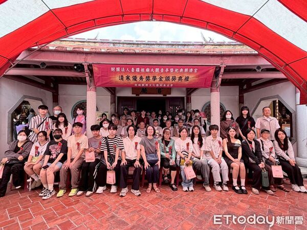 ▲台疆祖廟大觀音亭暨祀典興濟宮舉行114學年度第一學期清寒獎學金頒獎典禮，表揚來自全國各地優秀學子。（記者林東良翻攝，下同）