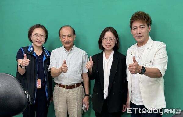 ▲檢察長林秀敏致贈感謝狀給董事長李克昌，肯定其長期善盡媒體社會責任。（圖／記者游瓊華翻攝）