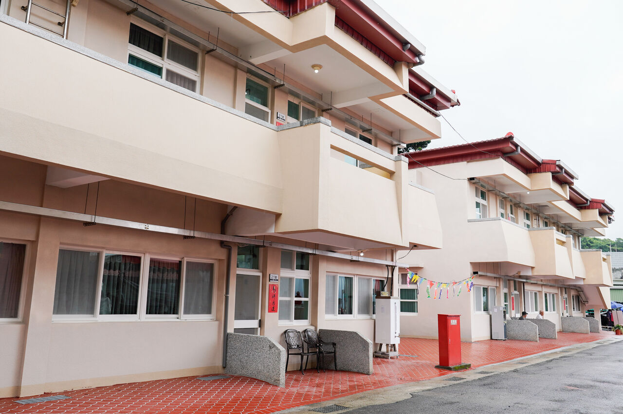 新北仁愛之家安養三區落成 社會局長李美珍送暖禮賀入厝