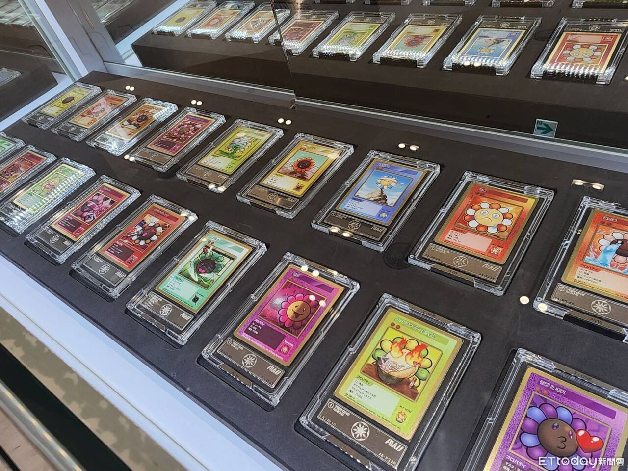 周董、老蕭都在瘋!全台首座卡牌精品空間進駐漢神