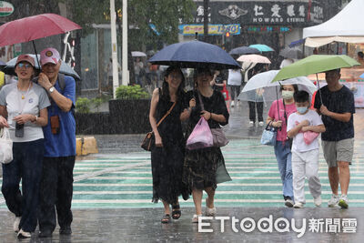 周日鋒面徘徊　中南部轟豪雨「一片橘紅」