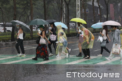 明天南部有豪雨「下到發紅」 北部午後防雷雨