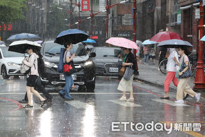 快訊／9縣市大雨特報　雨區擴大往北移
