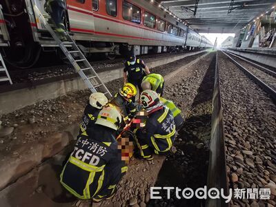 快訊／新烏日站旅客落軌遭列車撞擊　手臂變形意識不清送醫搶救
