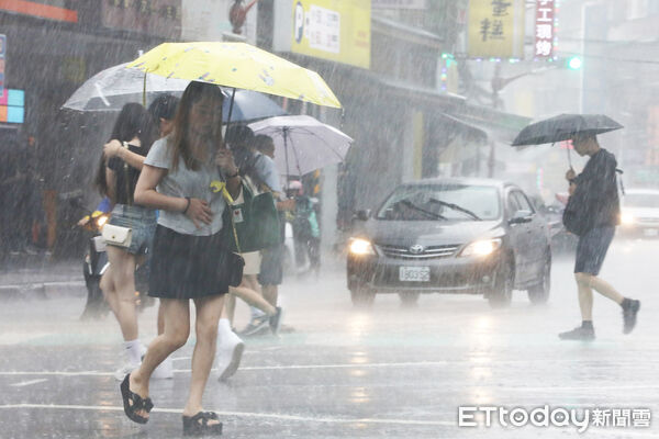 ▲▼大雨特報、雷雨、下雨天氣配圖。（圖／記者劉耿豪攝）
