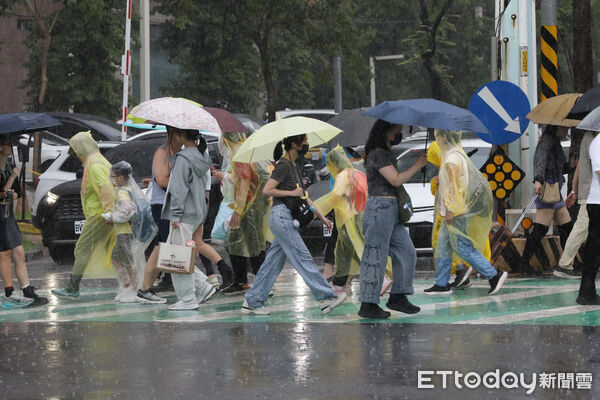 ▲▼大雨特報、雷雨、下雨天氣配圖。（圖／記者劉耿豪攝）