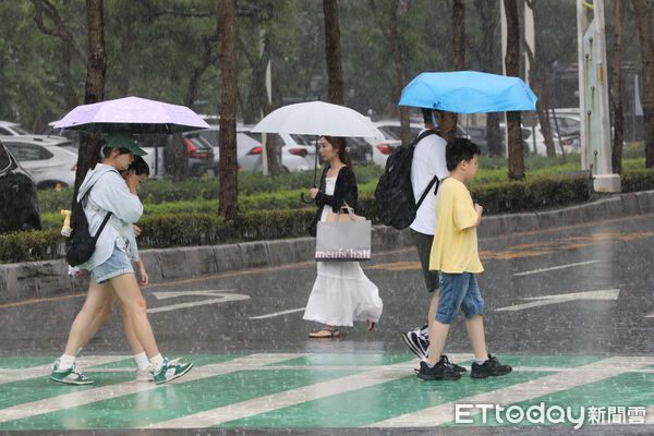 ▲▼大雨特報、雷雨、下雨天氣配圖。（圖／記者劉耿豪攝）