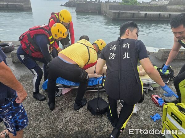 ▲新北福隆海水浴場7日傍晚發生溺水意外，一名俄籍男子送醫搶救不治。（圖／記者郭世賢翻攝）