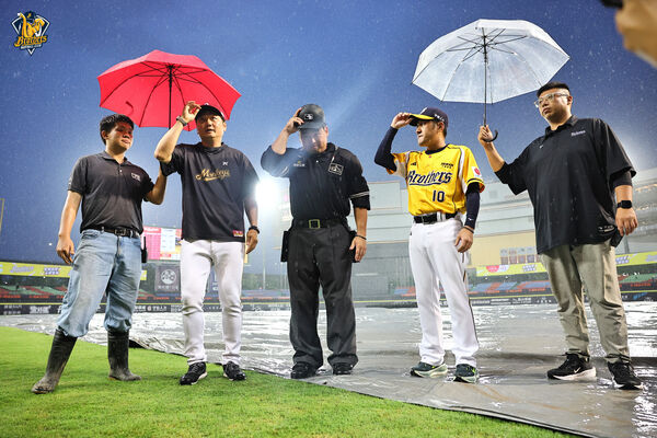▲猿象大戰因雨延賽。（圖／中信兄弟）