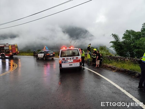 ▲菲國旅遊團包車下合歡山不幸翻落邊坡，靠智慧手錶與手機車禍偵測自動報案求救。（圖／記者高堂堯翻攝）