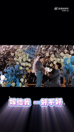 ▲▼短劇CP成真+1！陳景赫「不用鑽戒」求婚成功　情定崔十一。（圖／翻攝自微博）