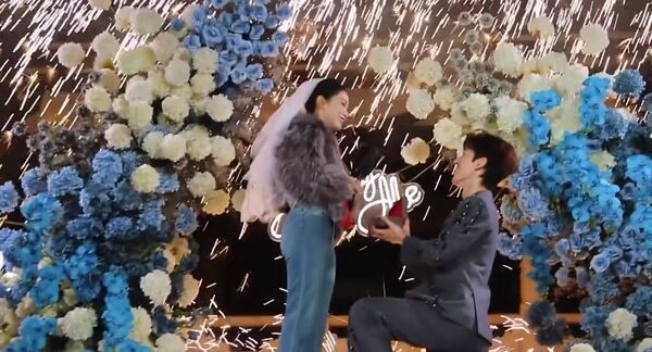 ▲▼短劇CP成真+1！陳景赫「不用鑽戒」求婚成功　情定崔十一。（圖／翻攝自微博）