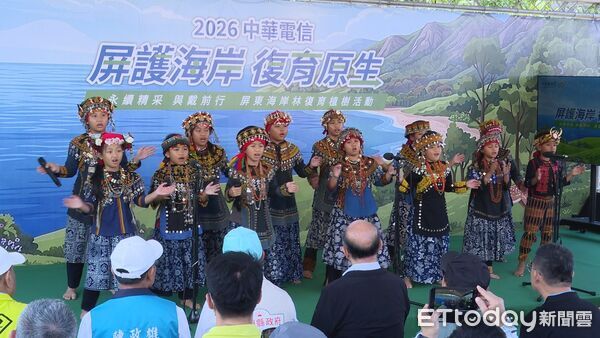 ▲中華電信前進屏東復育海岸林 戴資穎攜手植樹守護國土▼             。（圖／記者鄭遠龍攝）