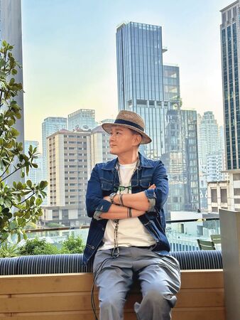 長壽節目傳奇／獨家！《命運好好玩》砍薪　何篤霖、陳亞蘭手牽手卸主持