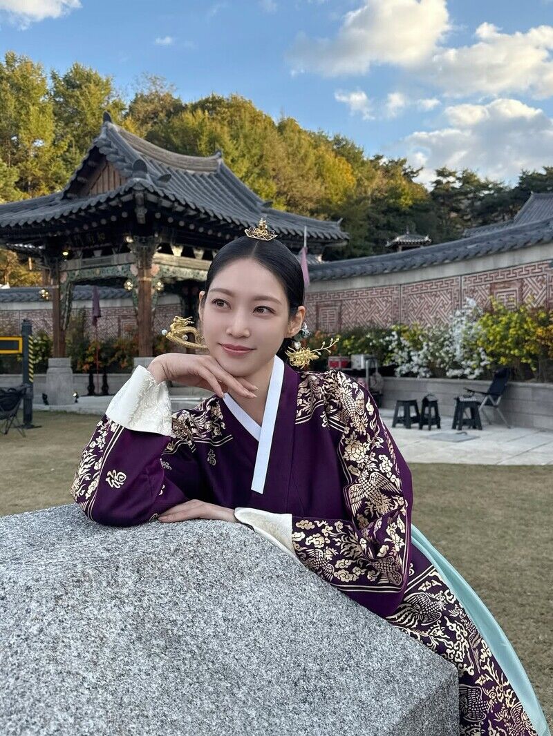 《21世紀大君夫人》孔升妍成全劇演員黑馬！「大妃娘娘」爆紅幕後話題多，IG穿搭也成效仿潮流！