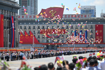 金正恩舉行歡迎儀式！　儀仗隊齊聲高呼：祝習近平同志身體健康