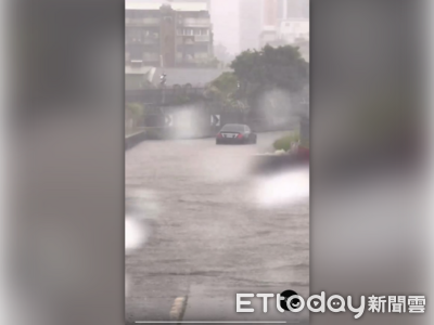 北市濱江街淹水「車輛受困拋錨」！網驚：第一次見飛機巷淹水
