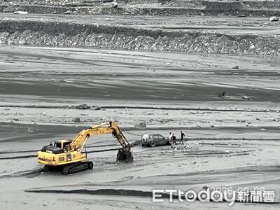 快訊／馬太鞍溪水暴漲沖走吉普車　工地主任失聯警消搜救中