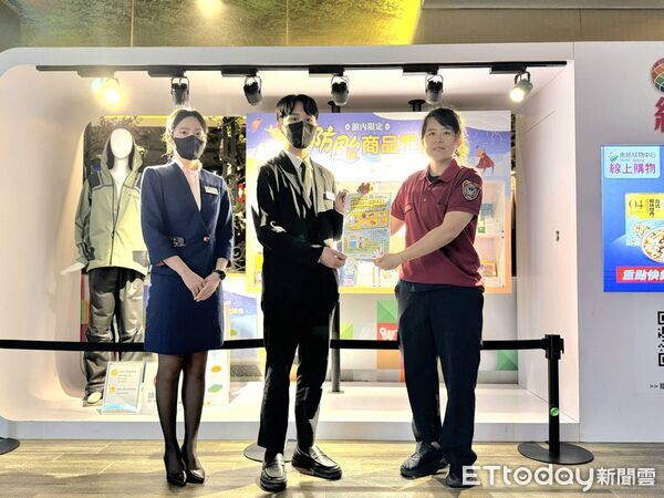 ▲台南市政府攜手南紡購物中心打造「6月盛夏防災專區」，協助市民提早準備防颱物資。（記者林東良翻攝，下同）