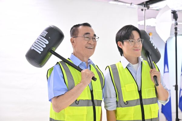 ▼李四川與永和區議員參選人陳以樂合拍形象照。（圖／李四川競辦提供）