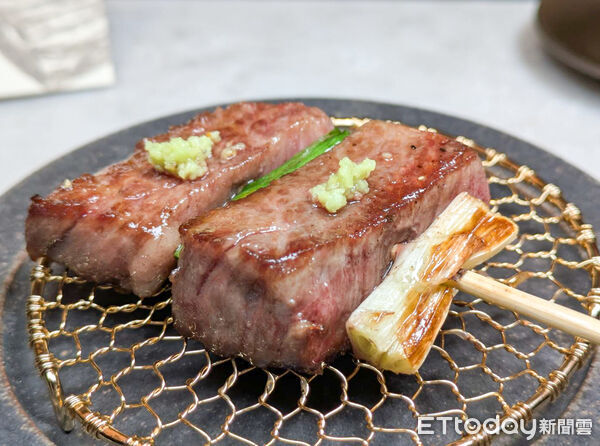 ▲板前燒肉餐廳「牛花」插旗台中　開幕首月點套餐送「和牛三明治」。（圖／記者黃士原攝）