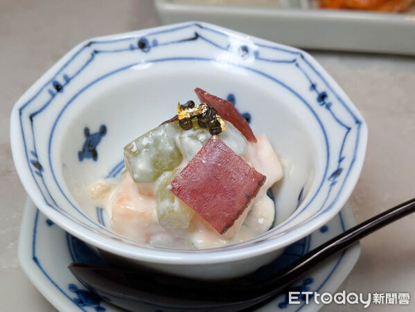 ▲板前燒肉餐廳「牛花」插旗台中　開幕首月點套餐送「和牛三明治」。（圖／記者黃士原攝）