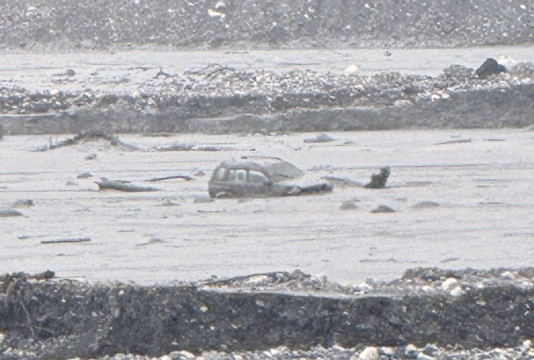 馬太鞍溪暴漲!工地主任急喊「救我」被沖走 河道找到車人卻失蹤