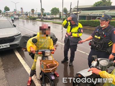 屏東82歲婦問路竟是失蹤人口　東港警冒雨尋獲助返家