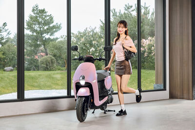 三陽「女生時尚機車CLBCU電驅版」登場！雙火星塞＋電推好料全上身