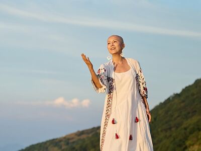 51歲前港姐吳文忻癌逝！罹乳癌4期擴散大腦　兩幼女病榻痛心道別