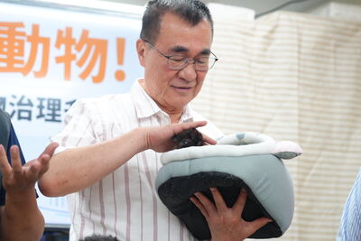 李四川拋設動保醫院等六大動保政見 憑認養證明免掛號費、看診費