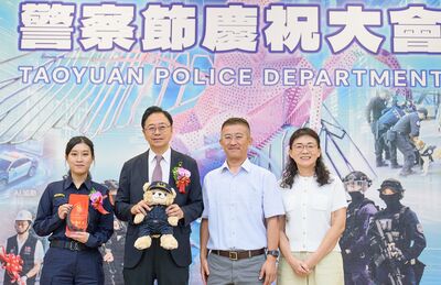 桃園市表揚警政楷模+協勤民力 詐團剋星吳婕寧獲模範警察