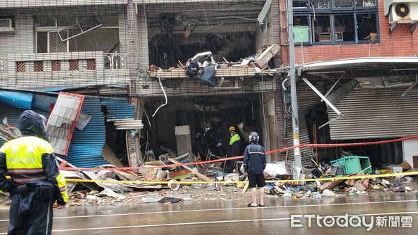 ▲新竹一間便當店今日凌晨發生氣爆造成2人死亡，現場一片狼藉。（圖／記者黃彥傑攝）