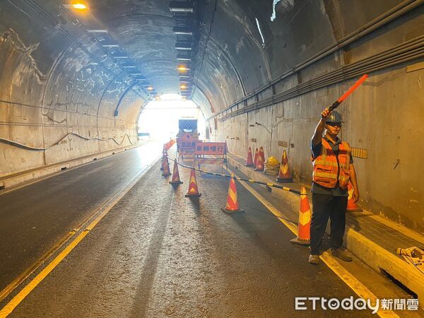 ▲▼蘇花匯德隧道南口路段6∕9至7∕21邊坡施工，採日間單向雙向通行管制。(圖／公路局提供，下同)