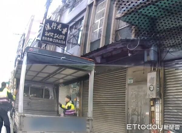 桃園毒駕男亮西瓜刀攔垃圾車嗆聲 警網圍捕破窗拉下車壓制