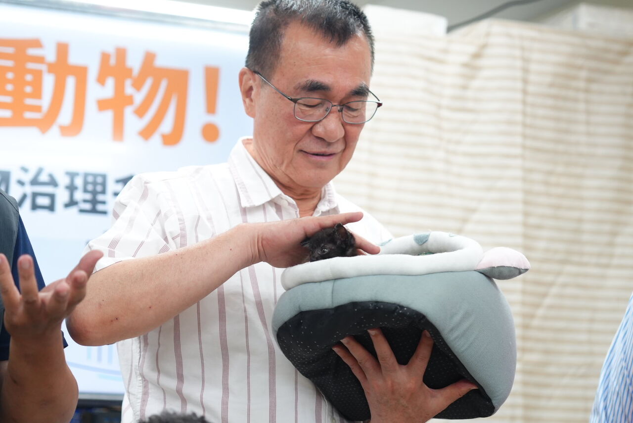 李四川拋設動保醫院等六大動保政見 憑認養證明免掛號費、看診費